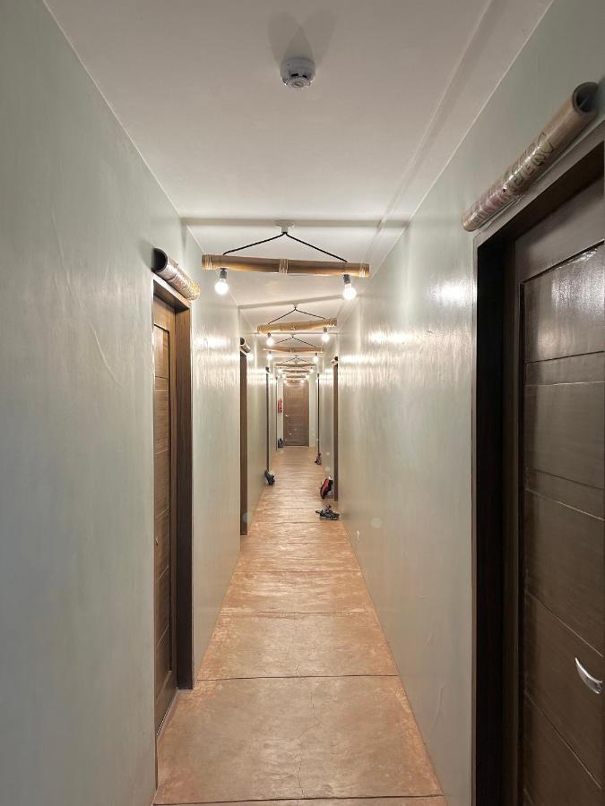 Outpost Hostel - Корон Экстерьер фото