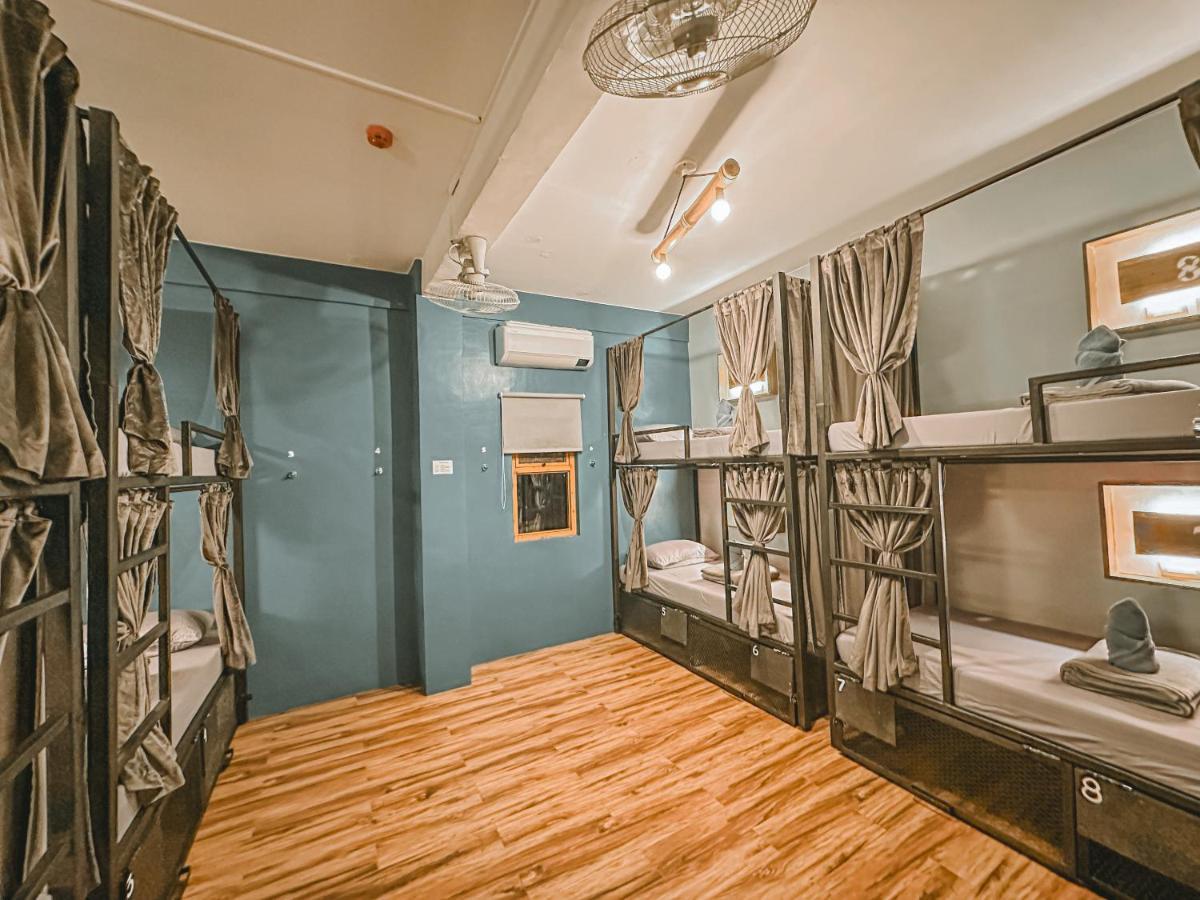 Outpost Hostel - Корон Экстерьер фото
