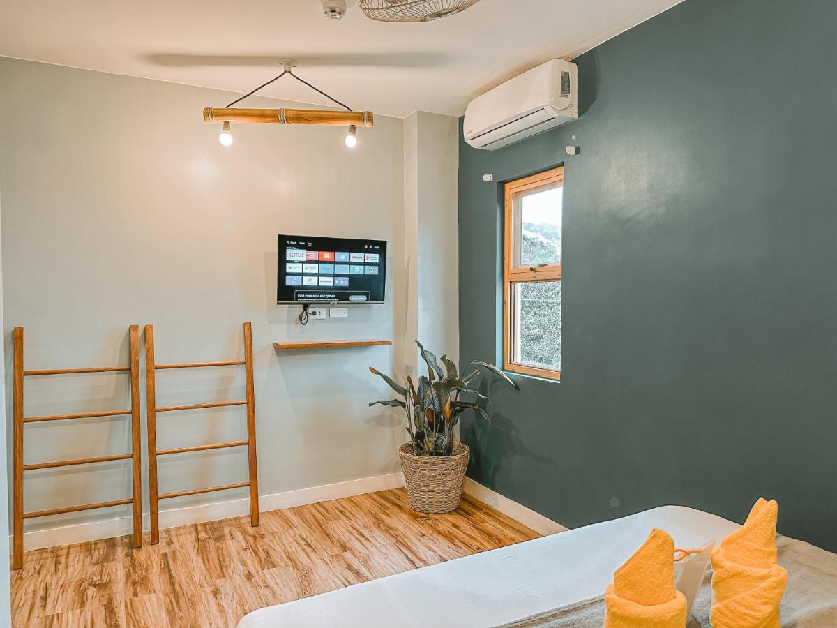 Outpost Hostel - Корон Экстерьер фото