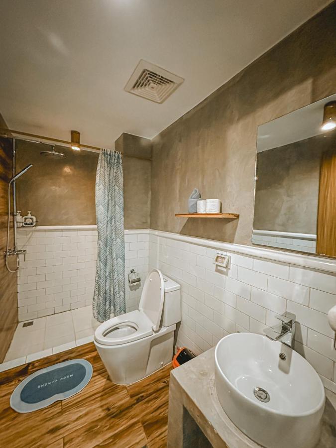 Outpost Hostel - Корон Экстерьер фото
