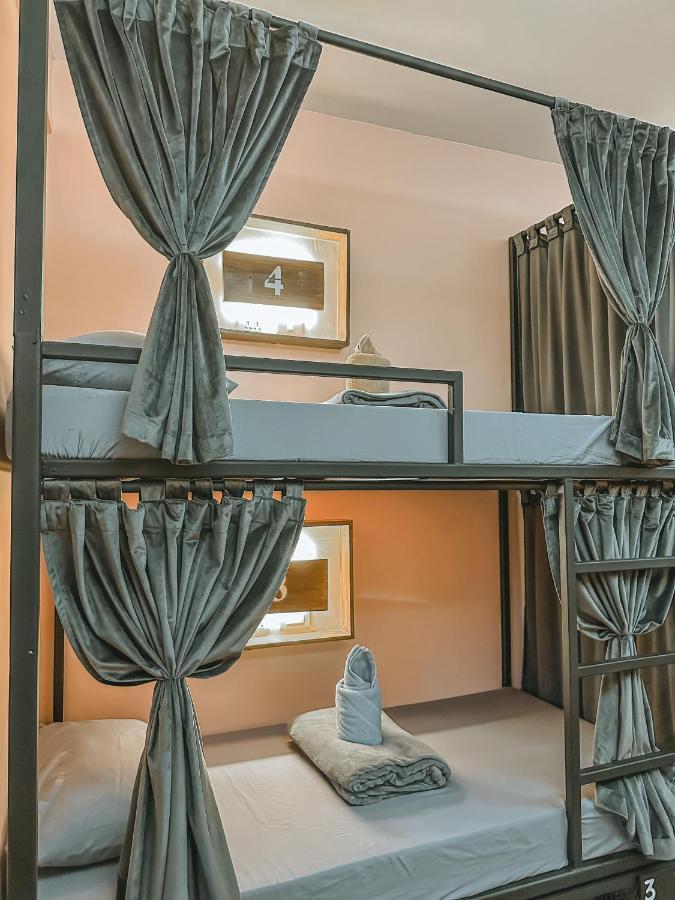 Outpost Hostel - Корон Экстерьер фото
