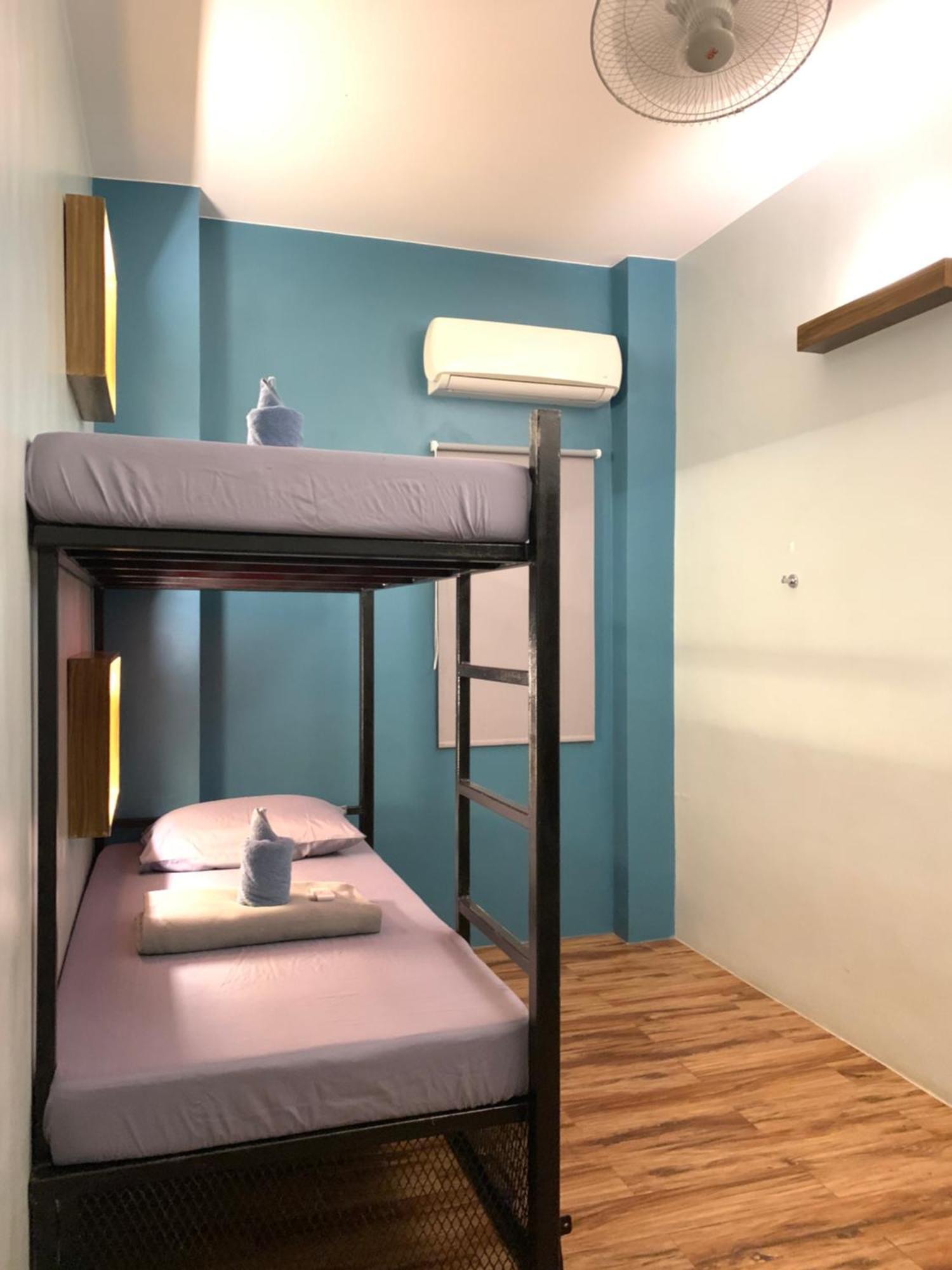 Outpost Hostel - Корон Экстерьер фото