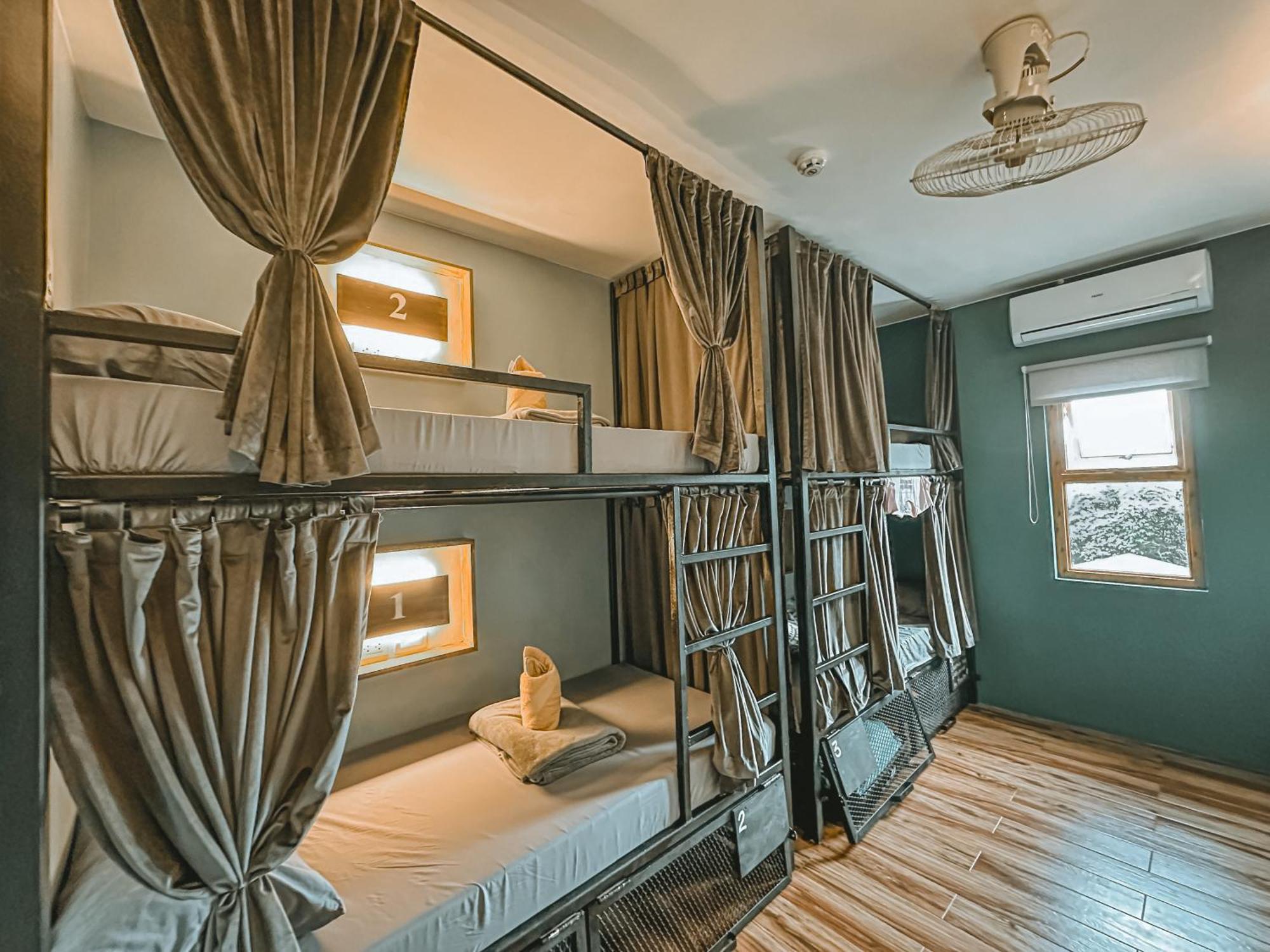 Outpost Hostel - Корон Экстерьер фото