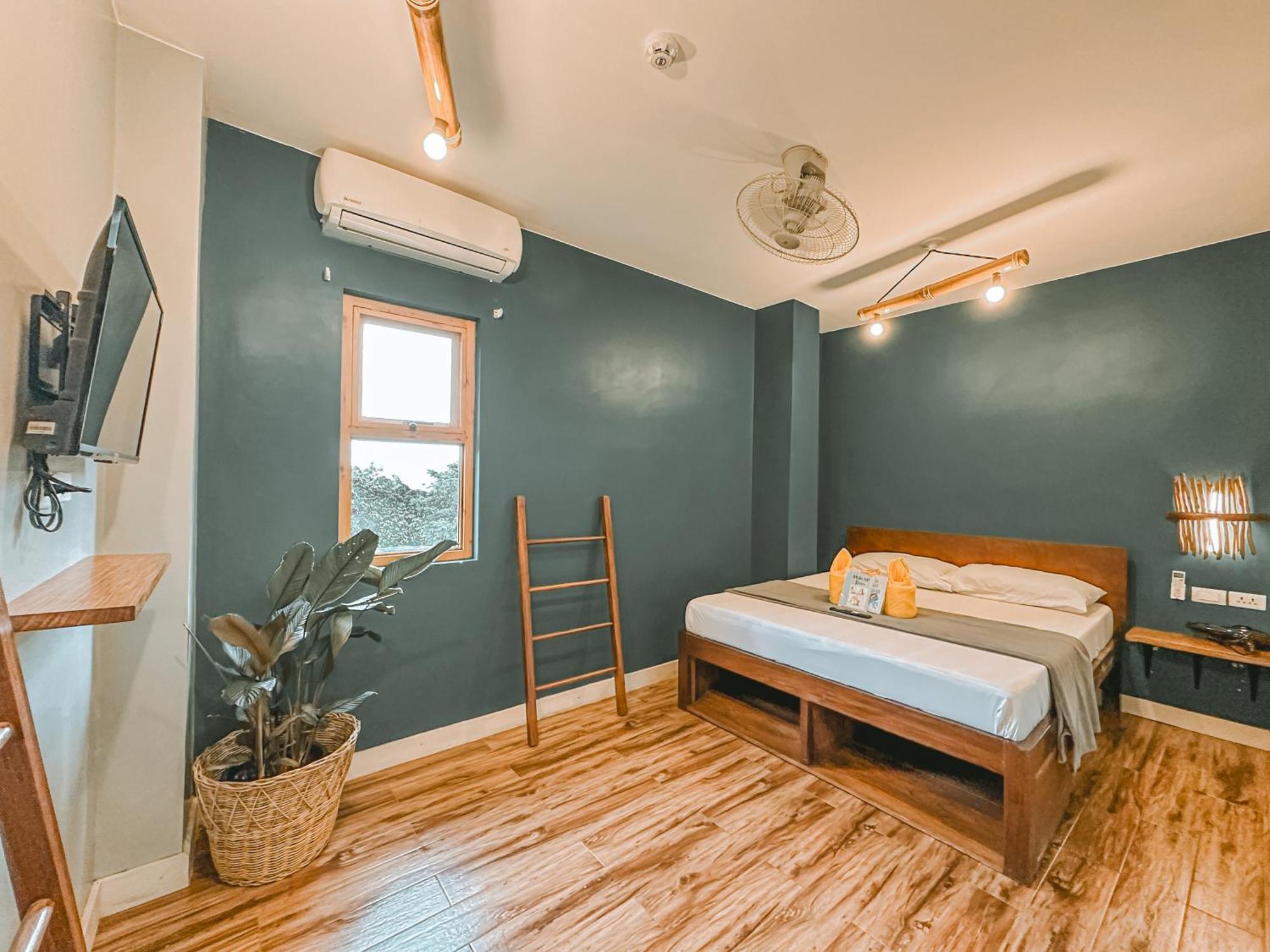 Outpost Hostel - Корон Экстерьер фото